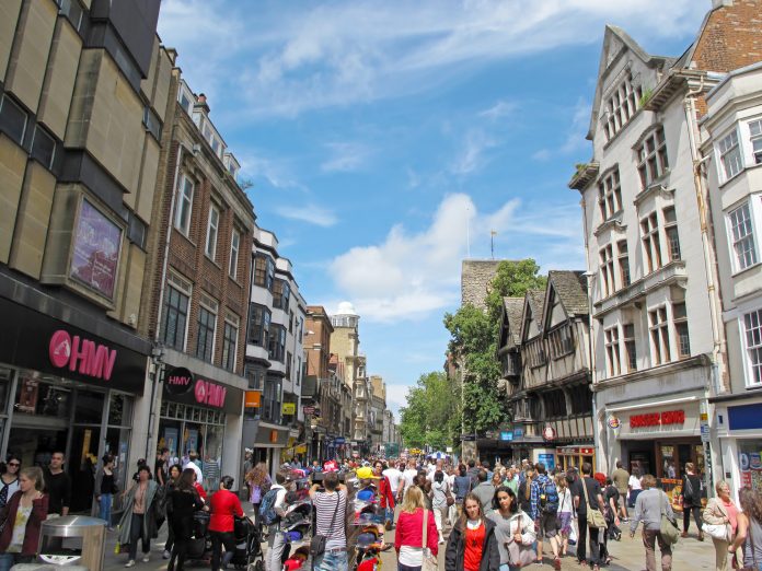 Sustaining confidence when regenerating town centres regenerating town centres
