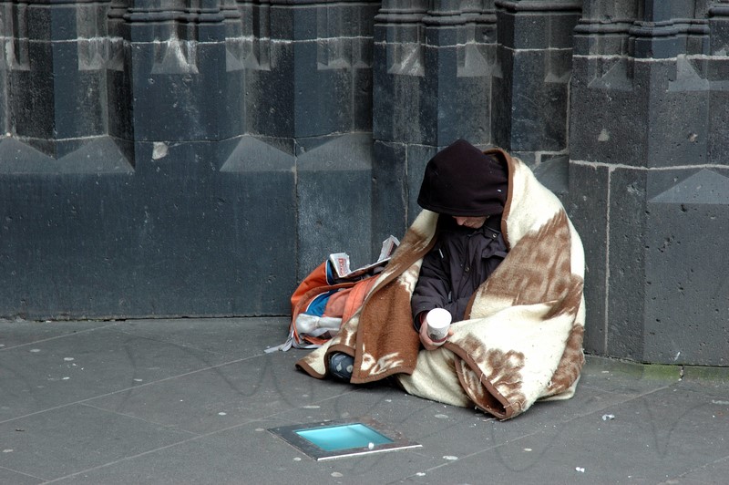 Бездомность иллюстрация. Бездомный стоковые фото. Gypsy woman she homeless