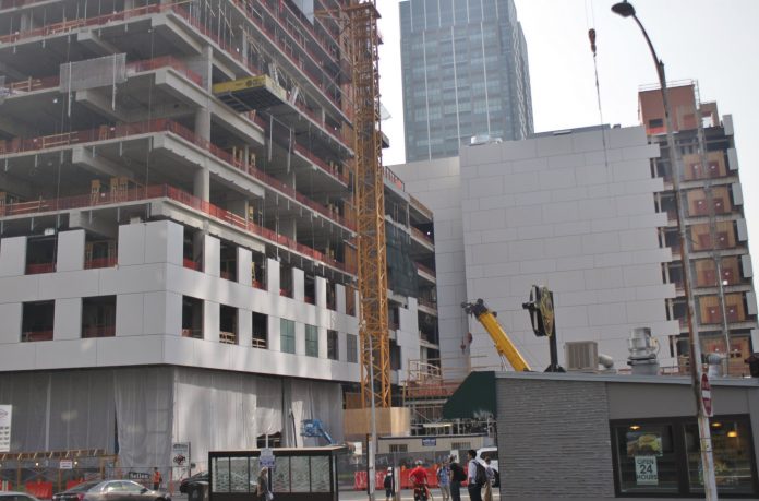 Latest figures show 437 high-rise buildings still with ACM cladding ACM cladding, high-rise buildings,