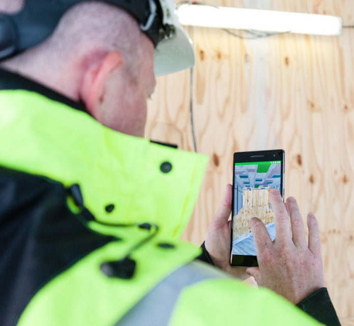 Sir Robert McAlpine introduces new mobile BIM tool Dalux BIM, construction workers, Sir Robert McAlpine,