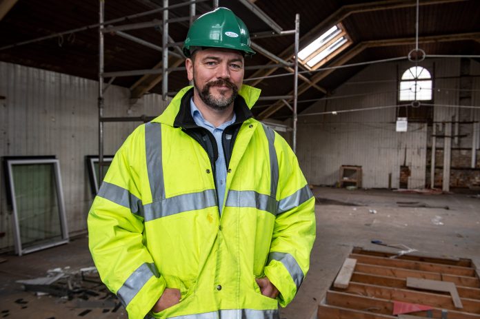 Ian Anfield Freelance construction workers, earnings