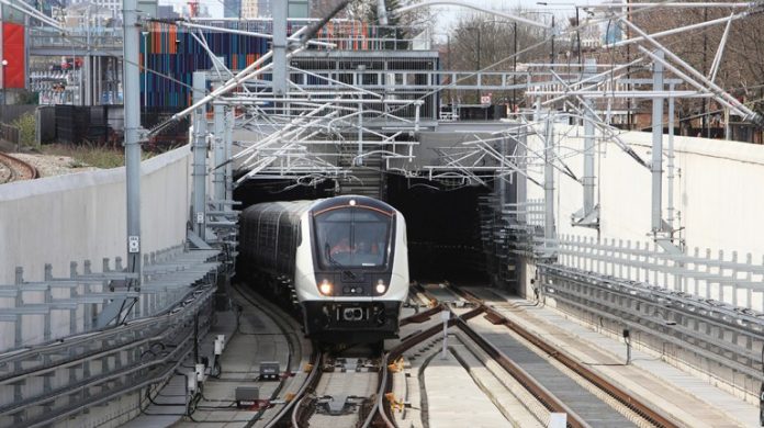 elizabeth_line_test_train_exiting_victoria_dock_portal_303064 elizabeth line, Financing Package, Crossrail