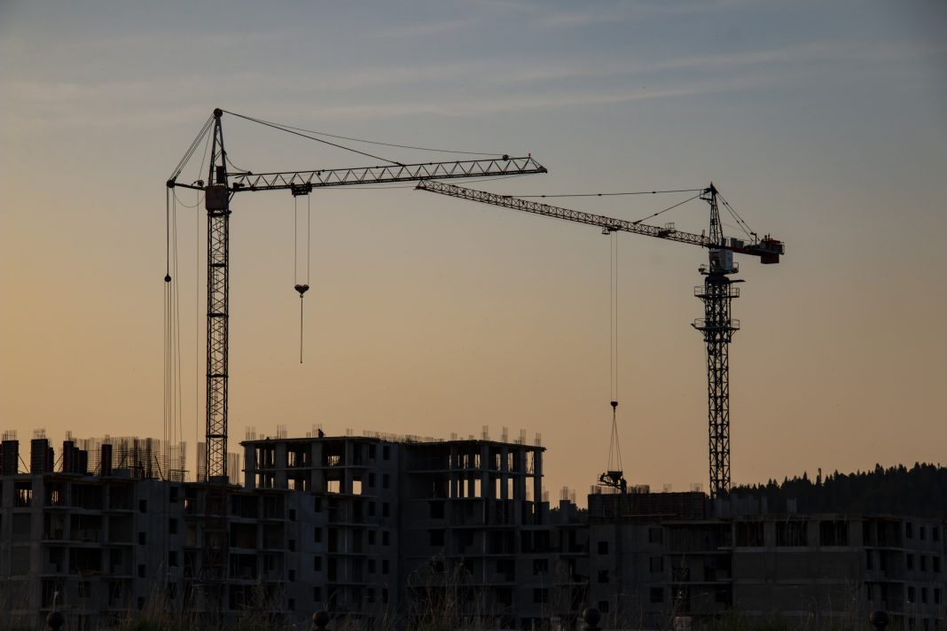 © Илья Юрукин Covid-19, construction industry,