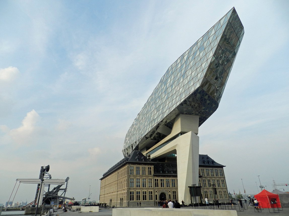 [VIDEO] Architectural genius design: Port House Antwerp