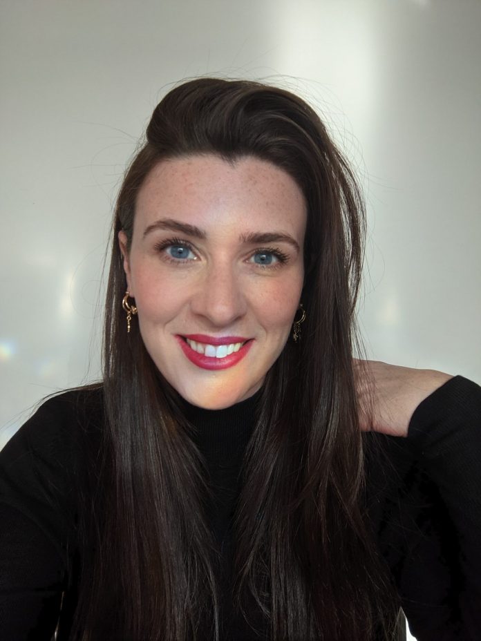 Danielle Headshot 2 dannielle aberg