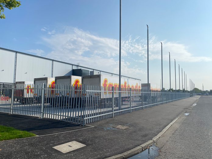 LB cs1-2 Palisade fencing