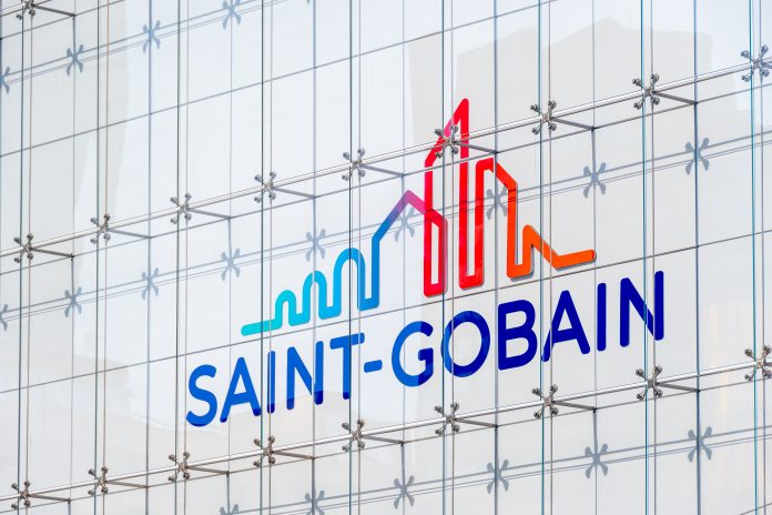 Logo on the tower housing the headquarters of the French company Saint-Gobain, located in the Paris-La Defense business district