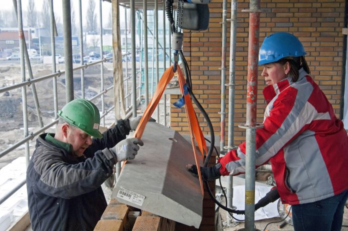 Calls to explore how can the industry reduce poor mental health of women in construction have renewed, as a survey finds that women are 34% more likely to experience mental health issues than their male counterparts