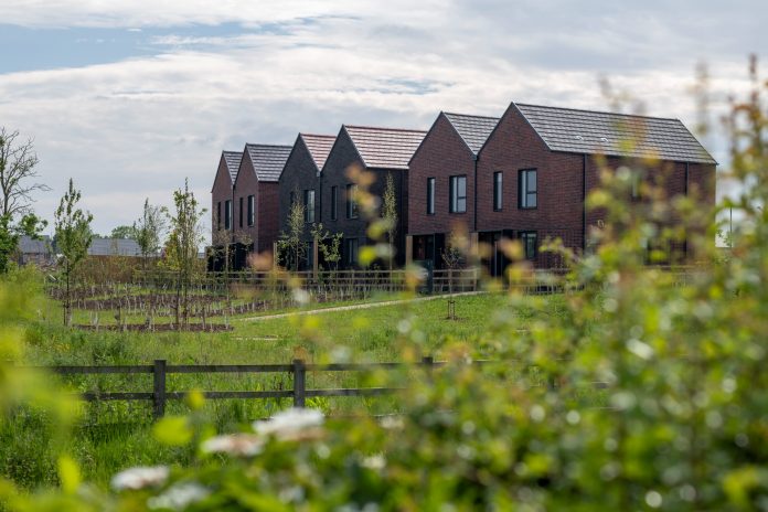 485_Rugby Showhome_From Road_01 - 5 Rugby Showhome from road, showcasing how modular can tackle the housing crisis