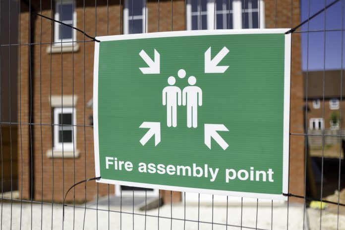 dreamstime_xxl_180084691 fire risk at construction site notice