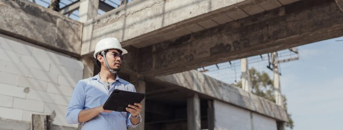 construction worker using BIM technology - BIM for construction