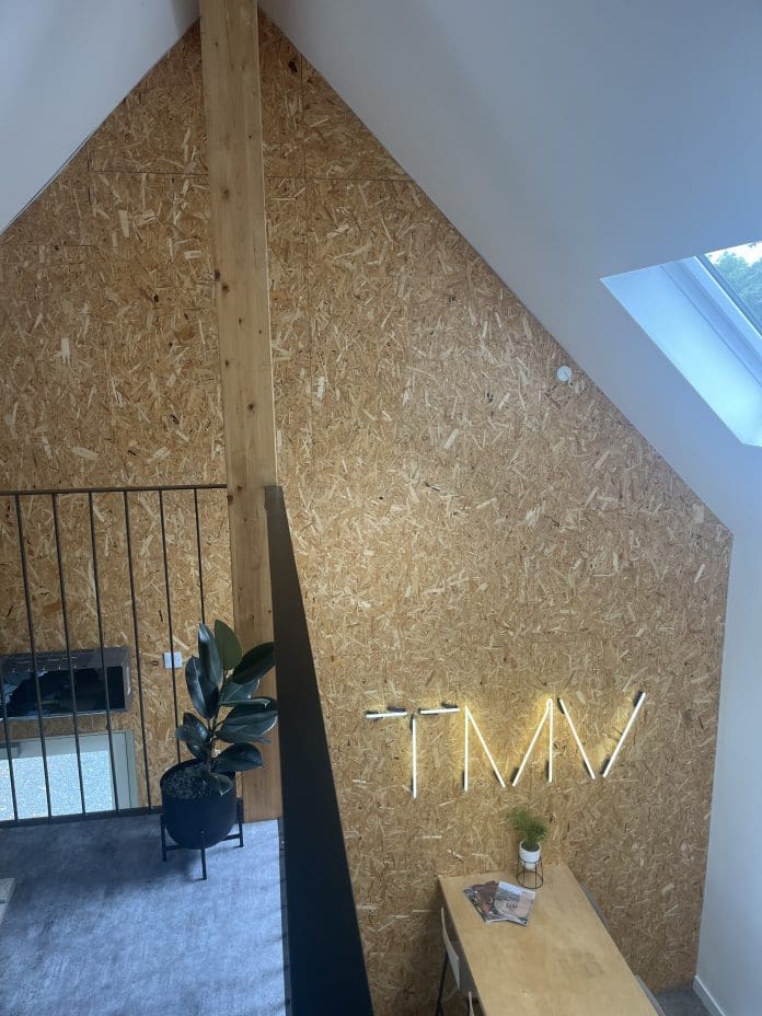 When TMV architects wanted to create a compact but stylish office on their plot, a SterlingOSB Zero feature wall was key to the unique design