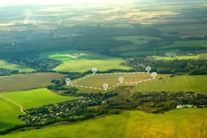 Aerial view of green field, position point and boundary line to show location and area. A tract of land for owned, sale, development, rent, buy or investment. Aerial view of green field, position point and boundary line to show location and area. A tract of land for owned, sale, development, rent, buy or investment.