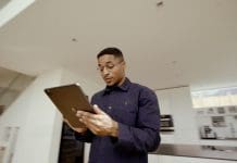 2030 building trends: The role of BIM, AI, and spatial data Man holding tablet