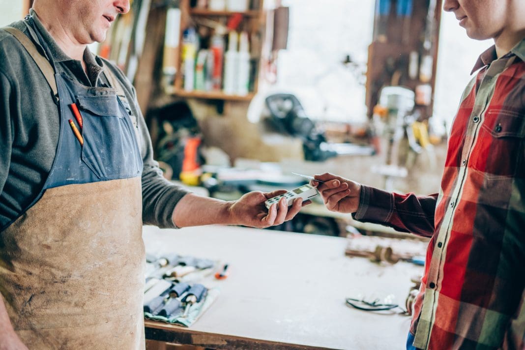 Q4 construction wages were down by 0.7% compared to the third quarter in 2023, but up by 3.1% on the previous year, according to BCIS