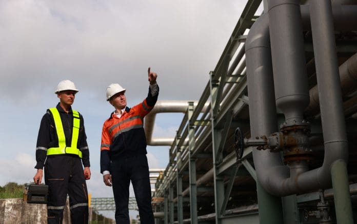 Unlocking the power of on-site energy generation Steven Hardman explores how on-site energy generation can help businesses reduce reliance on their local grids and boost energy efficiency