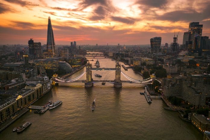 London Dusk. The view from downstream. UK heatwaves