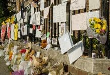 Rayner delivers government response to final Grenfell Inquiry report London, UK - July 5, 2017: Railings close to Grenfell Tower covered in memorials to those killed and missing. At least 80 people are thought to have died in the fire in the council tower block of flats in Kensington, London.