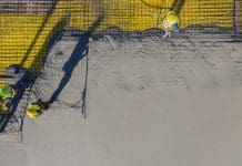 World’s first internal curing concrete additive launched in UAE Concreting walls on construction site