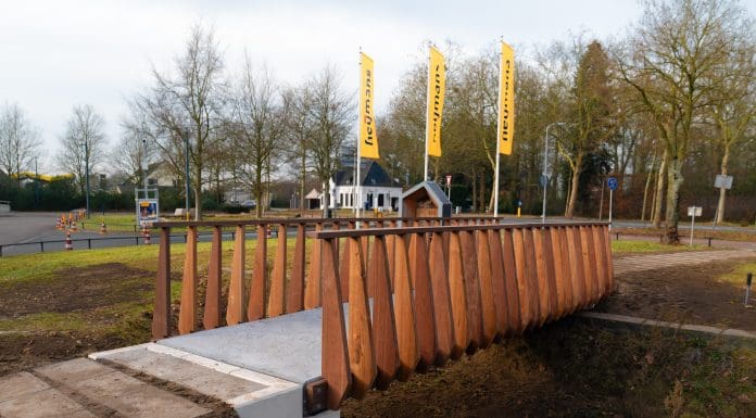 The 'world first' 7 metre, CO₂-neutral concrete pedestrian bridge is made of 75% circular raw materials, with no primary sand or gravel