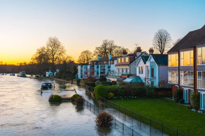 Environment Agency appoints GRAHAM for Oxford Flood Alleviation Scheme River Thames in Winter Flood at Marlow, Buckinghamshire, England